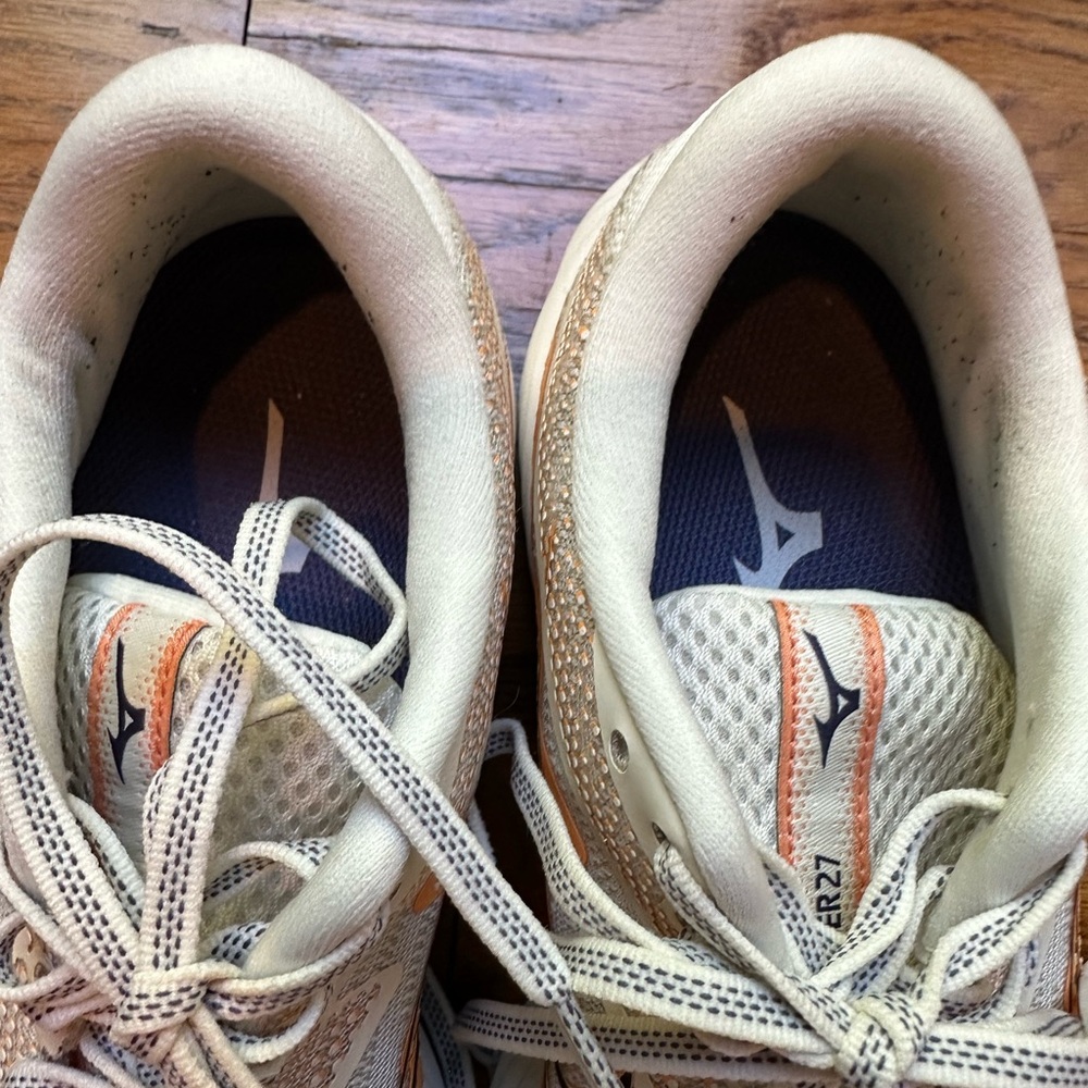 Mizuno Wave Rider 27 size 8 orange and white - Picture 5 of 10